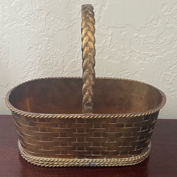 Vintage Woven Brass Basket Planter Rope Handle Rustic Boho Farmhouse Decor Art - Picture 1 of 6